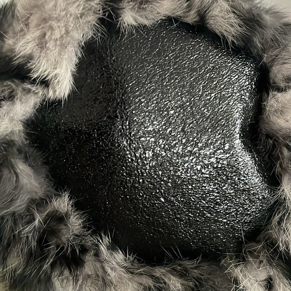 NWT JOCELYN GREY LEOPARD RABBIT FUR BUCKET PURSE - Picture 4 of 8